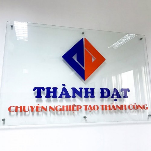 Bảng hiệu công ty bằng kính logo chữ nổi mica Bảng hiệu công ty bằng kính logo chữ nổi mica